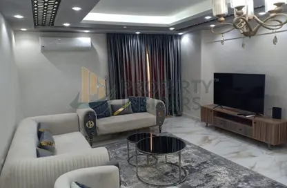 Apartment - 2 Bedrooms - 3 Bathrooms for rent in Gameat Al Dewal Al Arabeya St. - Mohandessin - Giza