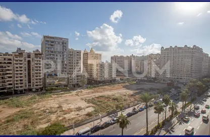 Apartment - 5 Bedrooms - 6 Bathrooms for sale in Mohamed Fawzy Moaz St. - Smouha - Hay Sharq - Alexandria