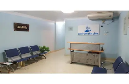 Clinic - Studio - 2 Bathrooms for sale in Morad  St. - Giza District - Ganoub El Giza - Giza