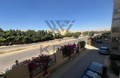 Apartment - 2 Bedrooms - 2 Bathrooms for sale in Al Ashrafiya - North Investors Area - New Cairo City - Cairo