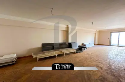 Apartment - 4 Bedrooms - 3 Bathrooms for sale in Abd Al Khalek Tharwat St. - Laurent - Hay Sharq - Alexandria