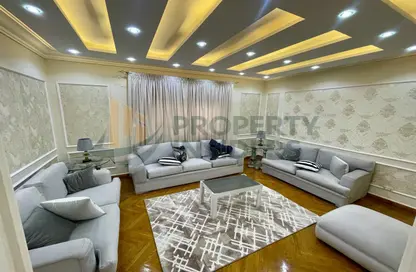 Apartment - 3 Bedrooms - 2 Bathrooms for rent in Nile St. - Dokki - Giza