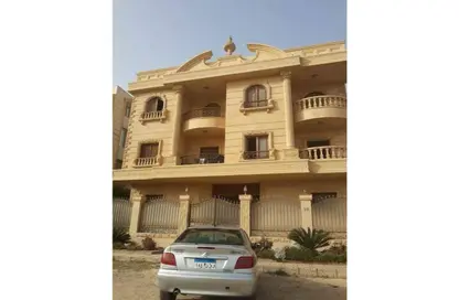 Roof - 2 Bedrooms - 1 Bathroom for sale in Area G - Ganoob El Acadimia - New Cairo City - Cairo