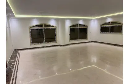 Apartment - 3 Bedrooms - 3 Bathrooms for rent in Area B - Ganoob El Acadimia - New Cairo City - Cairo