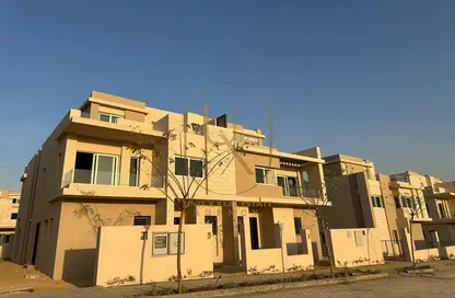 Townhouse - 3 Bedrooms - 4 Bathrooms for sale in Village West - Sheikh Zayed Compounds - Sheikh Zayed City - Giza