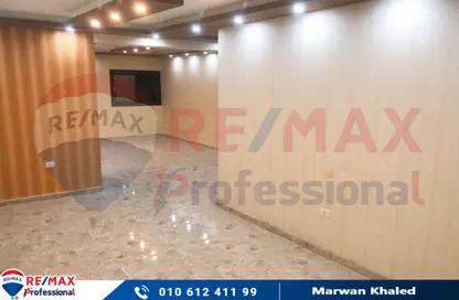 Apartment - 3 Bedrooms - 1 Bathroom for sale in Gamal Abdel Nasser St. - El Mandara - Hay Than El Montazah - Alexandria