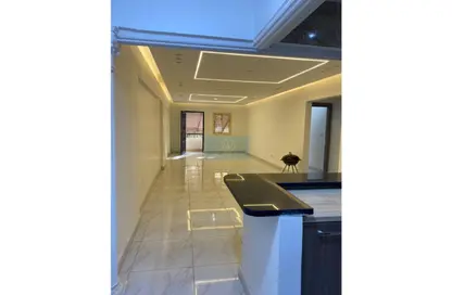 Apartment - 2 Bedrooms - 1 Bathroom for sale in Zahraa Al Maadi St. - Degla - Hay El Maadi - Cairo