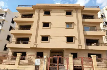 Whole Building - Studio - 2 Bathrooms for sale in Mostashareen - North Investors Area - New Cairo City - Cairo