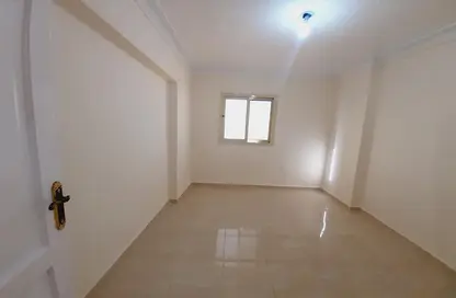 Apartment - 3 Bedrooms - 1 Bathroom for rent in Al Mansoura - Al Daqahlya