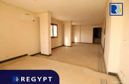 Apartment - 4 Bedrooms - 3 Bathrooms for sale in Street 268 - New Maadi - Hay El Maadi - Cairo