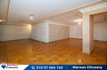 Apartment - 3 Bedrooms - 2 Bathrooms for sale in Mostafa Fahmy St. - Glim - Hay Sharq - Alexandria