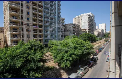 Apartment - 3 Bedrooms - 3 Bathrooms for sale in Omar Lotfy St. - Sporting - Hay Sharq - Alexandria