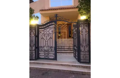 Villa - 7 Bedrooms - 3 Bathrooms for sale in Al Bostan St. - 9th District - Sheikh Zayed City - Giza