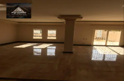 Townhouse - 5 Bedrooms - 4 Bathrooms for rent in Greens - 6th District - Sheikh Zayed City - Giza