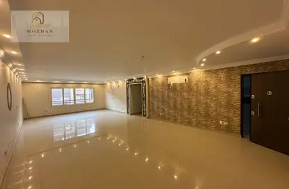 Apartment - 3 Bedrooms - 2 Bathrooms for sale in 10th Sector - Zahraa El Maadi - Hay El Maadi - Cairo