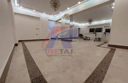 Apartment - 3 Bedrooms - 3 Bathrooms for sale in Mohamed Hassanein Heikal St. - 6th Zone - Nasr City - Cairo