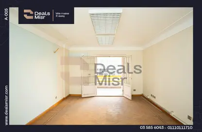 Apartment - 4 Bedrooms - 2 Bathrooms for sale in Mahmoud Al Deeb St. - Zezenia - Hay Sharq - Alexandria