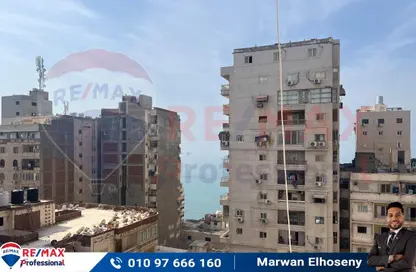 Apartment - 2 Bedrooms - 1 Bathroom for sale in Gamal Abdel Nasser St. - El Mandara - Hay Than El Montazah - Alexandria