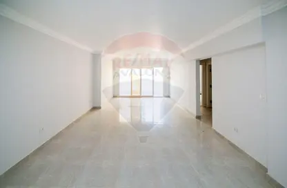 Apartment - 2 Bedrooms - 2 Bathrooms for sale in 14th of May Bridge - Smouha - Hay Sharq - Alexandria