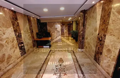 Apartment - 4 Bedrooms - 3 Bathrooms for sale in Al Shaikh Ali Abd El Razek St. - El Hegaz Square - El Nozha - Cairo