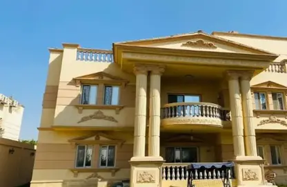 Villa - 7+ Bedrooms - 7 Bathrooms for sale in Royal City - Sheikh Zayed Compounds - Sheikh Zayed City - Giza