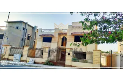 Villa - 6 Bedrooms - 4 Bathrooms for sale in Royal City - Sheikh Zayed Compounds - Sheikh Zayed City - Giza