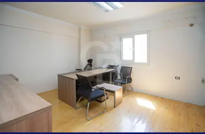 Apartment - 2 Bedrooms - 1 Bathroom for sale in Amin Yehia St. - Zezenia - Hay Sharq - Alexandria