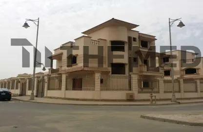 Villa - 4 Bedrooms - 3 Bathrooms for sale in Royal City - Sheikh Zayed Compounds - Sheikh Zayed City - Giza