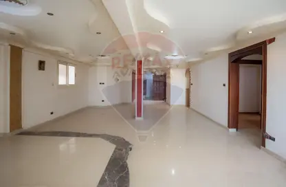 Apartment - 4 Bedrooms - 2 Bathrooms for sale in Al Hilton St. - Smouha - Hay Sharq - Alexandria