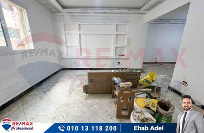 Apartment - 2 Bedrooms - 2 Bathrooms for sale in Victor Emanuel Al Thaleth St. - Smouha - Hay Sharq - Alexandria