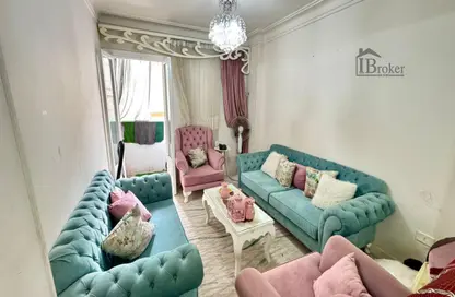 Apartment - 2 Bedrooms - 1 Bathroom for sale in Omar Al Mokhtar St. - Janaklees - Hay Sharq - Alexandria