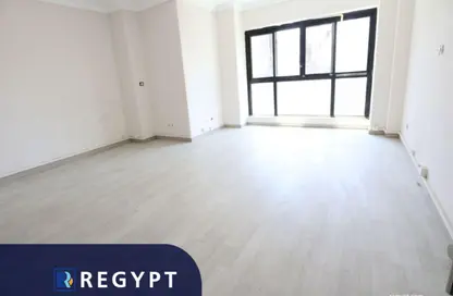 Office Space - Studio - 3 Bathrooms for rent in Cornish El Nile St. - Maadi - Hay El Maadi - Cairo