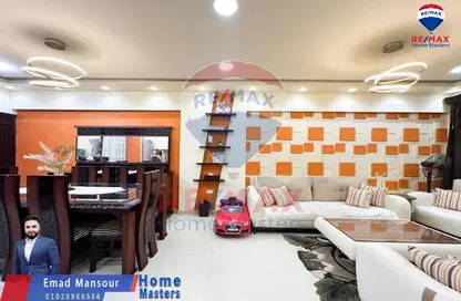 Apartment - 3 Bedrooms - 2 Bathrooms for sale in Al Kholafaa El Rashedeen ( Al Teraa ) St. - Al Mansoura - Al Daqahlya