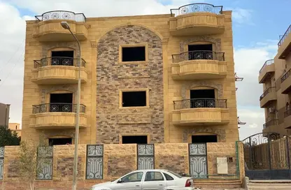 Roof - 3 Bedrooms - 2 Bathrooms for sale in Al Imam Malik St. - 6th District - Obour City - Qalyubia