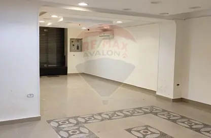 Shop - Studio - 1 Bathroom for sale in Al Atarin Mosque St. - Raml Station - Hay Wasat - Alexandria