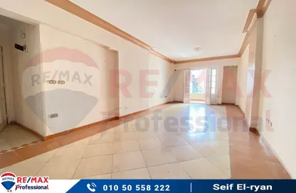 Apartment - 3 Bedrooms - 1 Bathroom for sale in El Gaish Road - Sidi Beshr - Hay Awal El Montazah - Alexandria