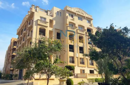 Apartment - 2 Bedrooms - 2 Bathrooms for sale in Al Ashrafiya - North Investors Area - New Cairo City - Cairo