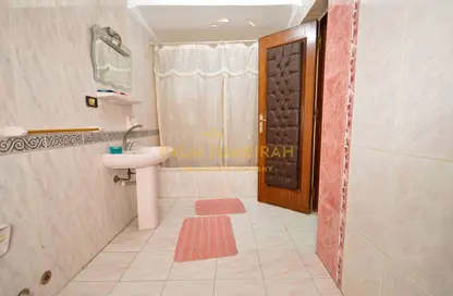 Office Space - Studio - 2 Bathrooms for sale in Al Geish Road - Glim - Hay Sharq - Alexandria