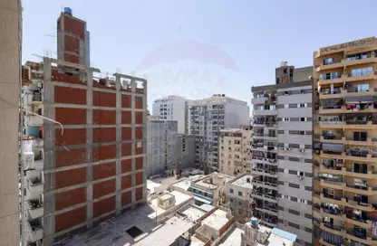 شقة - 2 غرف نوم - 2 حمامات للبيع في كامب شيزار - حي وسط - الاسكندرية