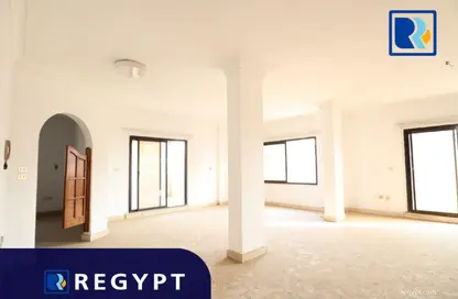 Penthouse - 3 Bedrooms - 3 Bathrooms for sale in Street 209 - Degla - Hay El Maadi - Cairo