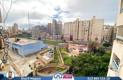 Apartment - 5 Bedrooms - 3 Bathrooms for sale in Zezenia - Hay Sharq - Alexandria