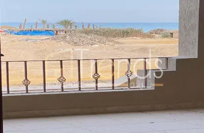 Chalet - 3 Bedrooms - 2 Bathrooms for sale in Lasirena Palm Beach - Al Ain Al Sokhna - Suez