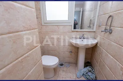 Duplex - 3 Bedrooms - 3 Bathrooms for sale in Al Farek Ismail Srhank St. - Laurent - Hay Sharq - Alexandria