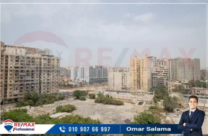 Apartment - 3 Bedrooms - 2 Bathrooms for sale in Al Shaheed Kamal Eldin Salah St. - Smouha - Hay Sharq - Alexandria