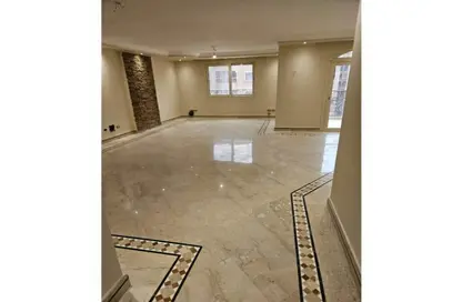 Apartment - 3 Bedrooms - 2 Bathrooms for rent in Souk Zahraa Al Maadi St. - Zahraa El Maadi - Hay El Maadi - Cairo