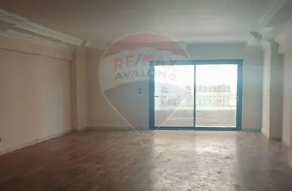 Apartment - 3 Bedrooms - 2 Bathrooms for rent in Gleim Square - Glim - Hay Sharq - Alexandria