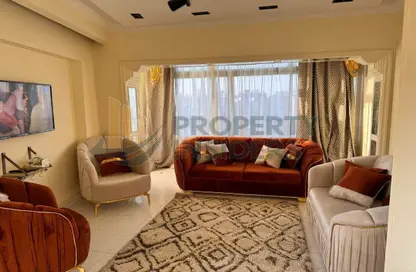 Apartment - 3 Bedrooms - 1 Bathroom for rent in Al Kasr Al Ainy St. - Garden City - Cairo