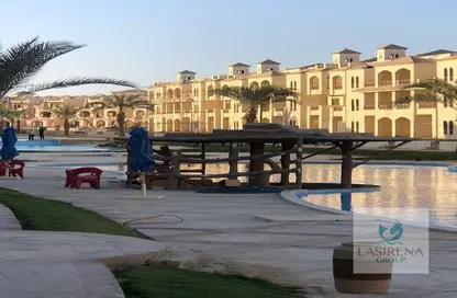 Chalet - 2 Bedrooms - 2 Bathrooms for sale in Lasirena Palm Beach - Al Ain Al Sokhna - Suez