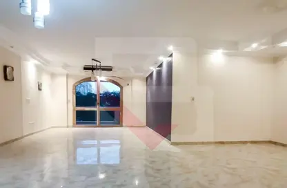 Apartment - 3 Bedrooms - 2 Bathrooms for sale in Omarat Madinet Al Fath St. - Al Hadiqah Al Dawliyah - 7th District - Nasr City - Cairo