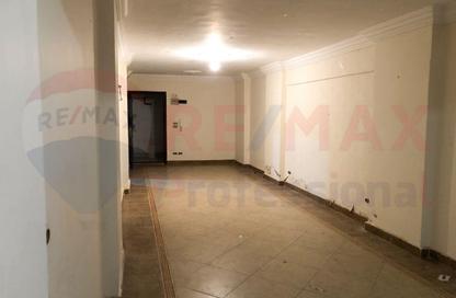 Apartment - 2 Bedrooms - 1 Bathroom for sale in Amin Yehia St. - Zezenia - Hay Sharq - Alexandria